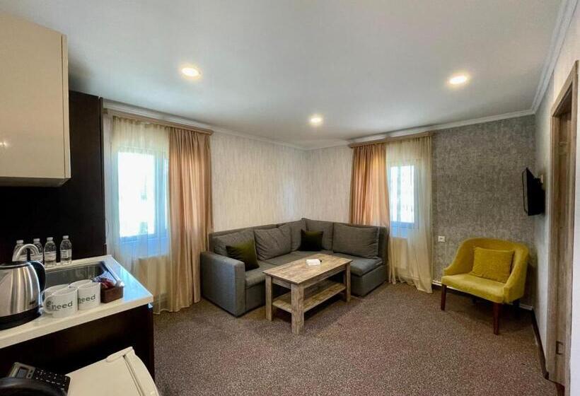 اتاق استاندارد چهار تخته, Noy Land Resort