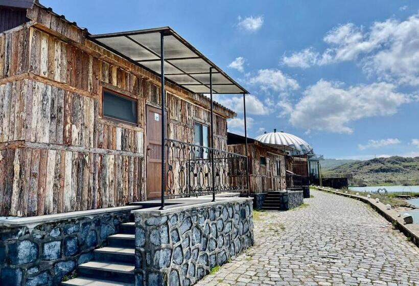 اتاق استاندارد چهار تخته, Noy Land Resort