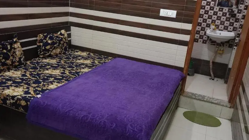スタンダードルーム, New Gayatri Palace Near Prem Mandir
