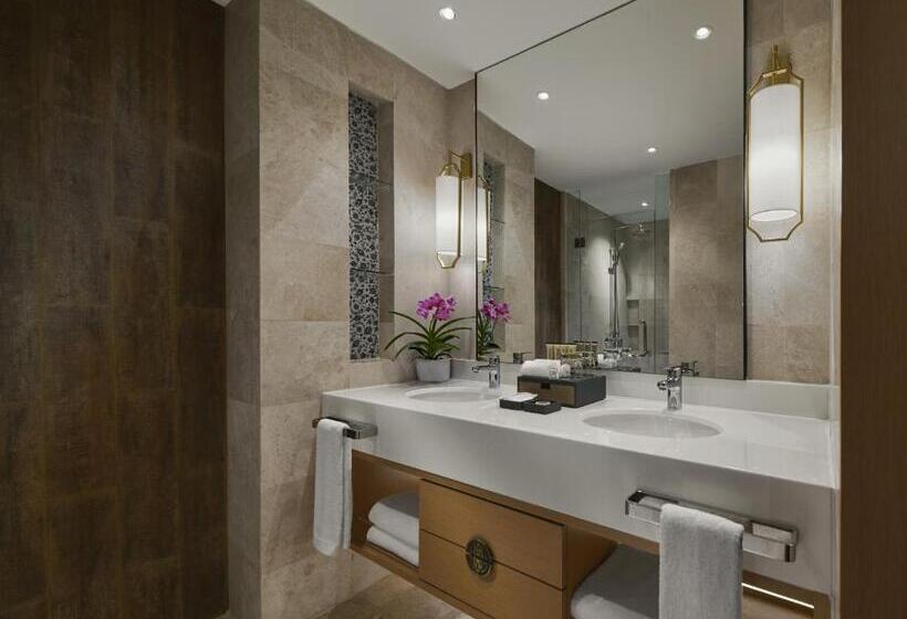 اتاق لوکس با تخت بزرگ, Parkroyal A Famosa Melaka Resort