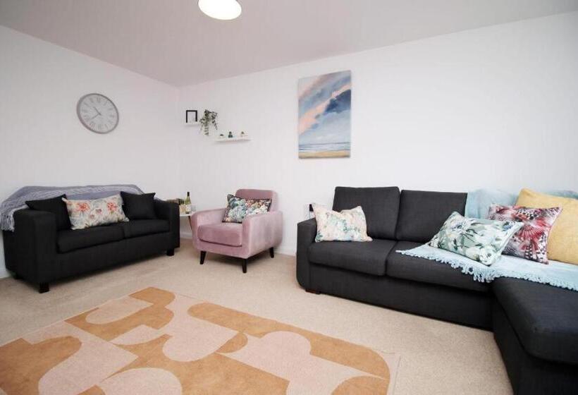 خانه 1 خوابه, Free Wifi | Parking Access | 3br