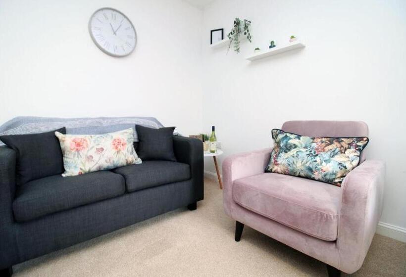 خانه 1 خوابه, Free Wifi | Parking Access | 3br