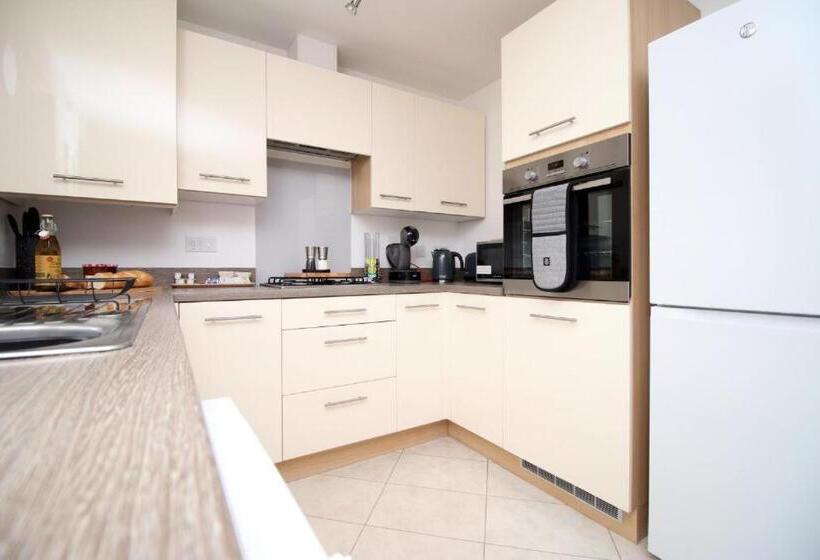 خانه 1 خوابه, Free Wifi | Parking Access | 3br