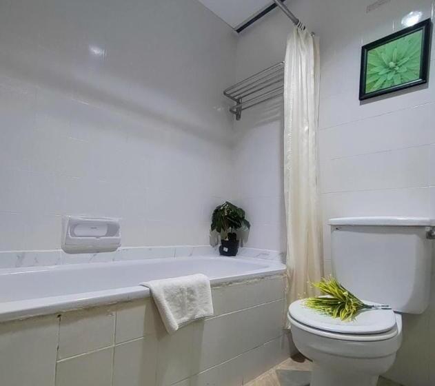 Deluxe Suite Sea View, Seaview Deluxe@rainbow Paradise Tg Bungah 4 6pax