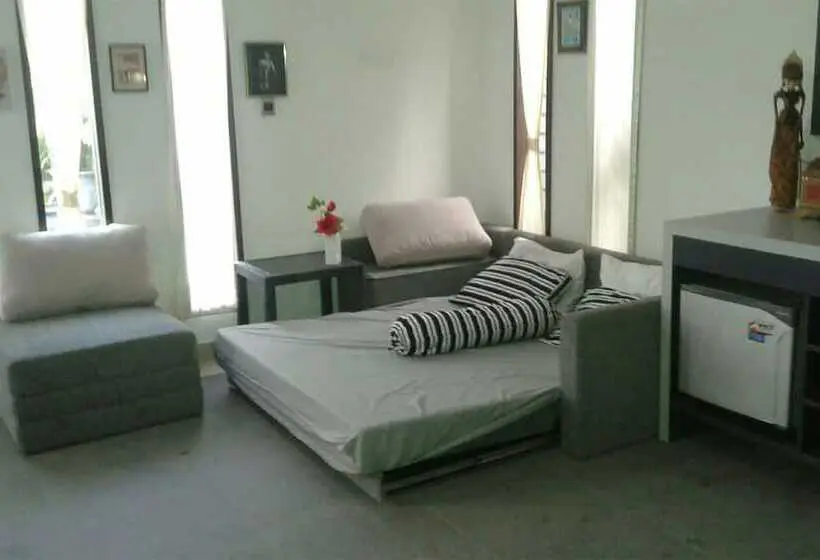 ファミリールーム, Villa Rumah Putih Abu Abu