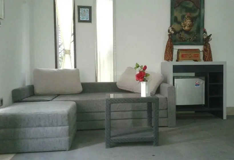 ファミリールーム, Villa Rumah Putih Abu Abu