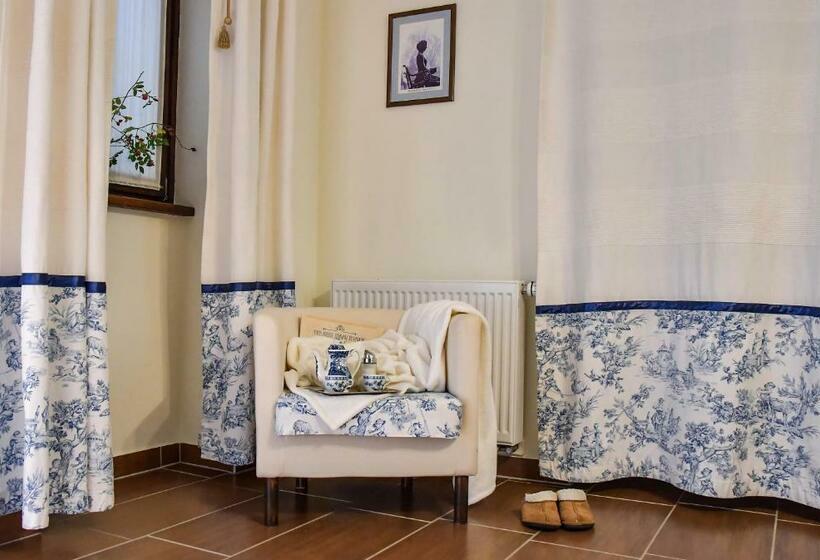 غرفة قياسية, Szin Es Vendeghaz