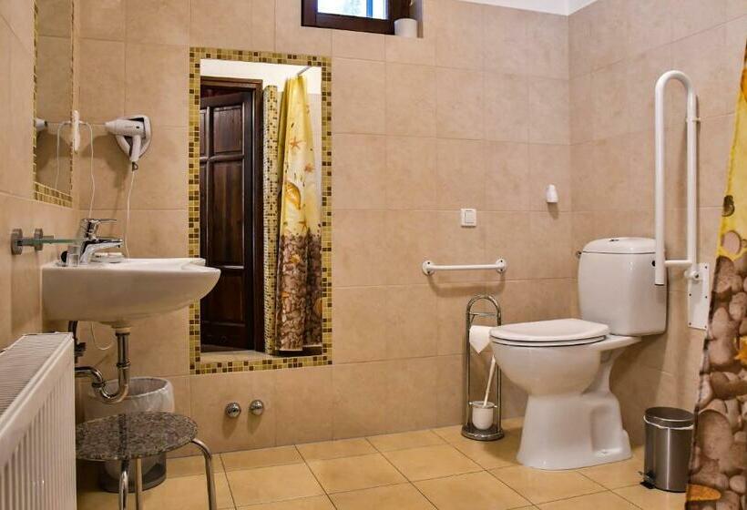 غرفة قياسية, Szin Es Vendeghaz