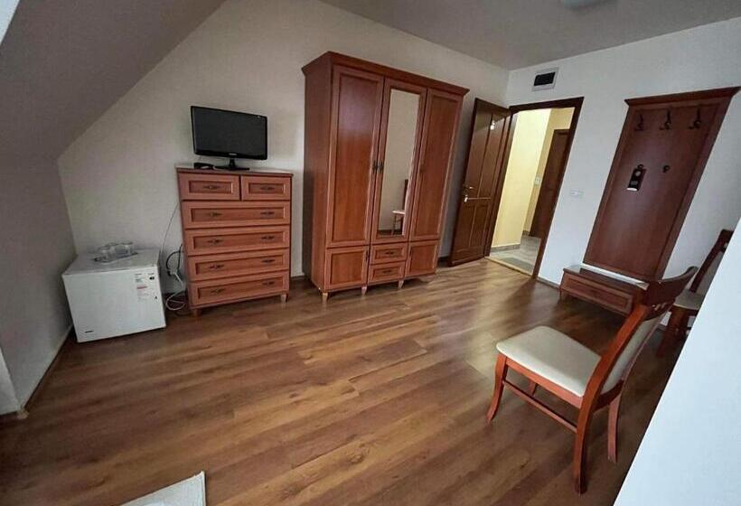 غرفة قياسية ثلاثية, Brill Hotel Békéscsaba