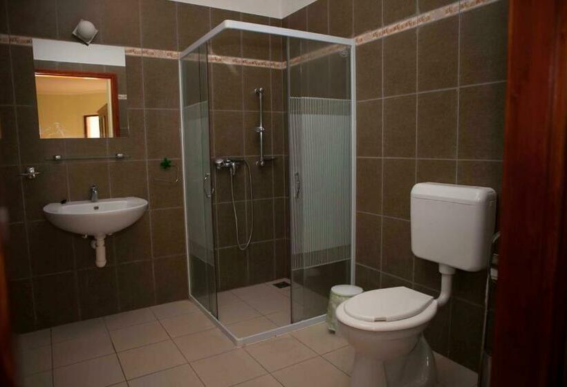 발코니가 있는 스위트, Boni Családi Wellness