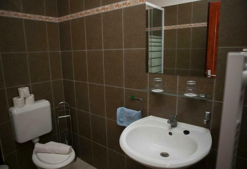 발코니가 있는 스위트, Boni Családi Wellness