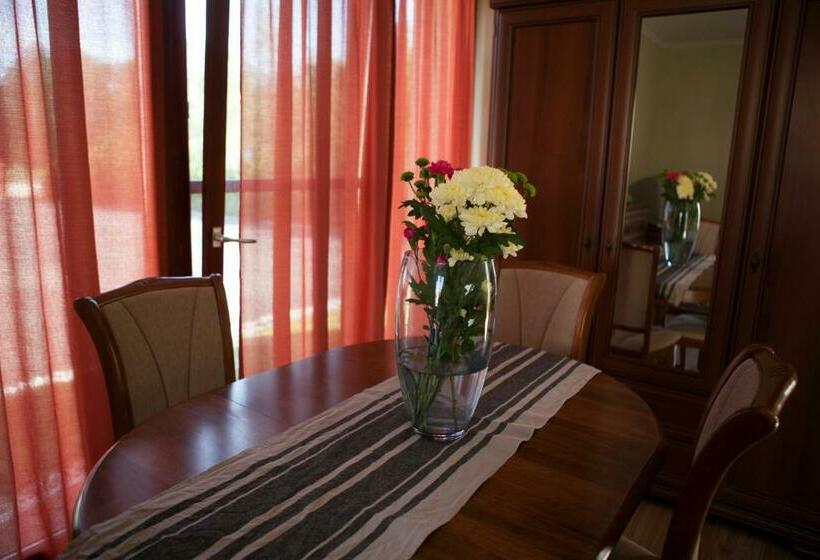 발코니가 있는 스위트, Boni Családi Wellness