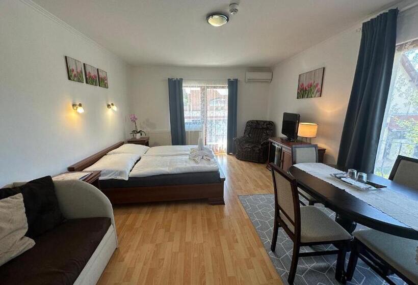 발코니가 있는 스위트, Boni Családi Wellness