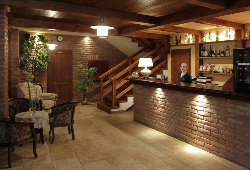 جناح سوبيريور, Brill Hotel Békéscsaba