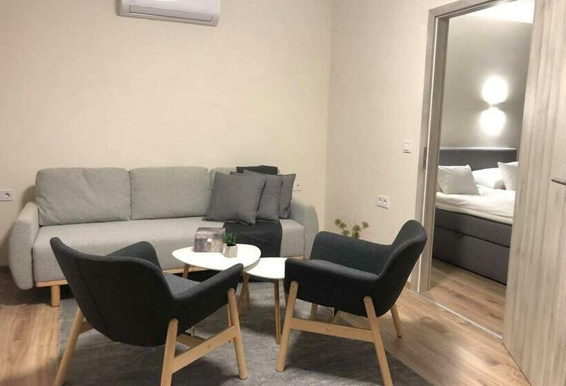 جناح سوبيريور, Brill Hotel Békéscsaba