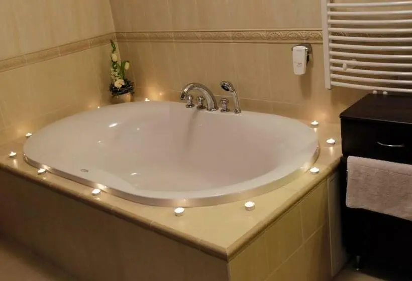 Deluxe-huone, Brill Hotel Békéscsaba