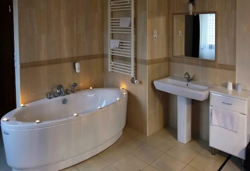 Deluxe-huone, Brill Hotel Békéscsaba