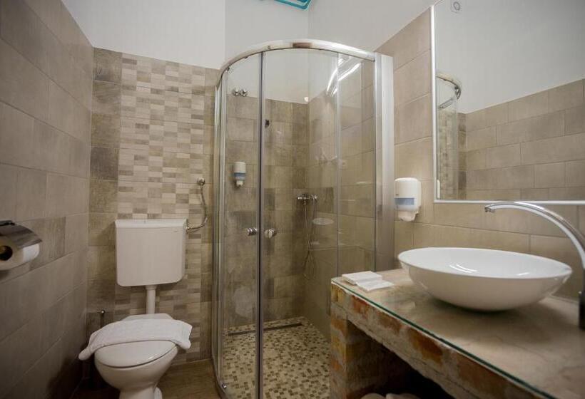 수피리어 트리플 룸, Carpe Diem