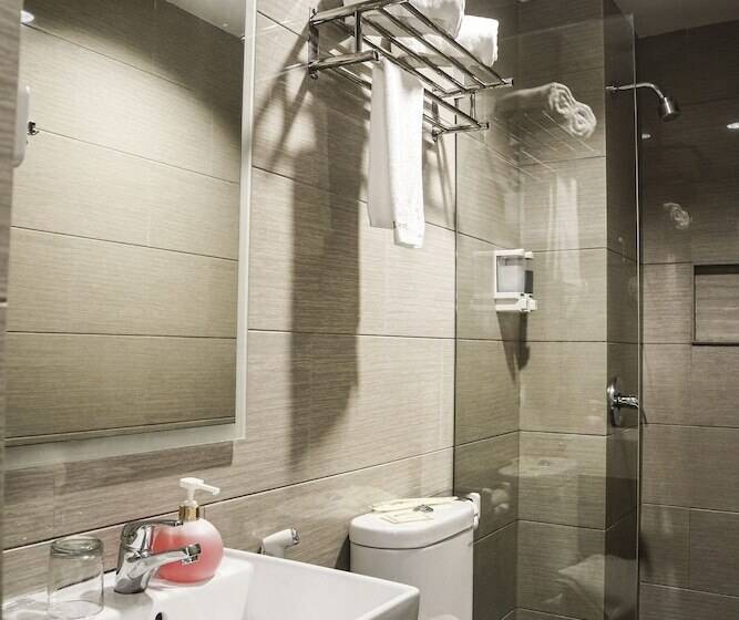 家庭间, Hans Inn Batam