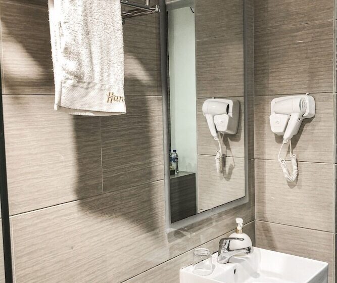 家庭间, Hans Inn Batam