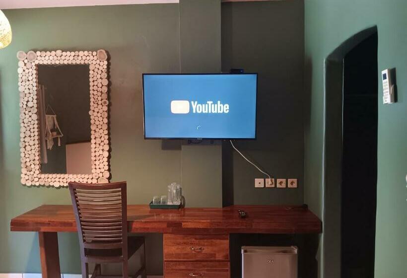 غرفة قياسية, La Hasienda