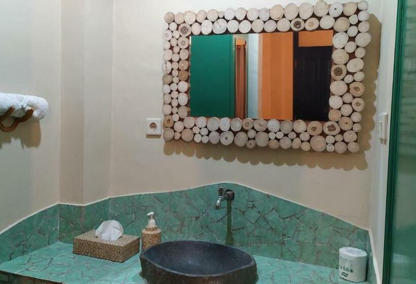 غرفة قياسية, La Hasienda