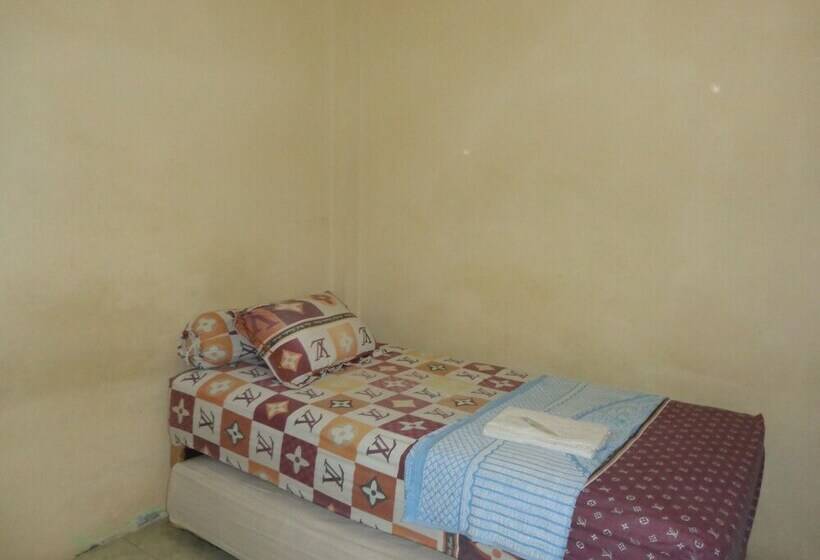 单人经济间, Musafir Inn