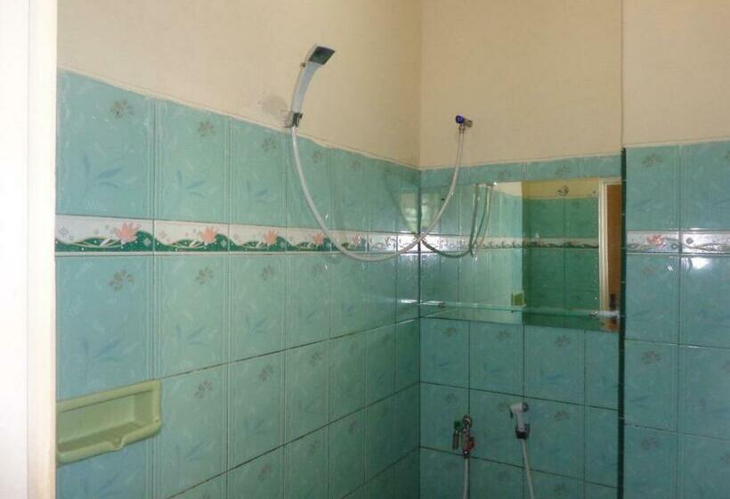 اتاق استاندارد یک نفره, Musafir Inn