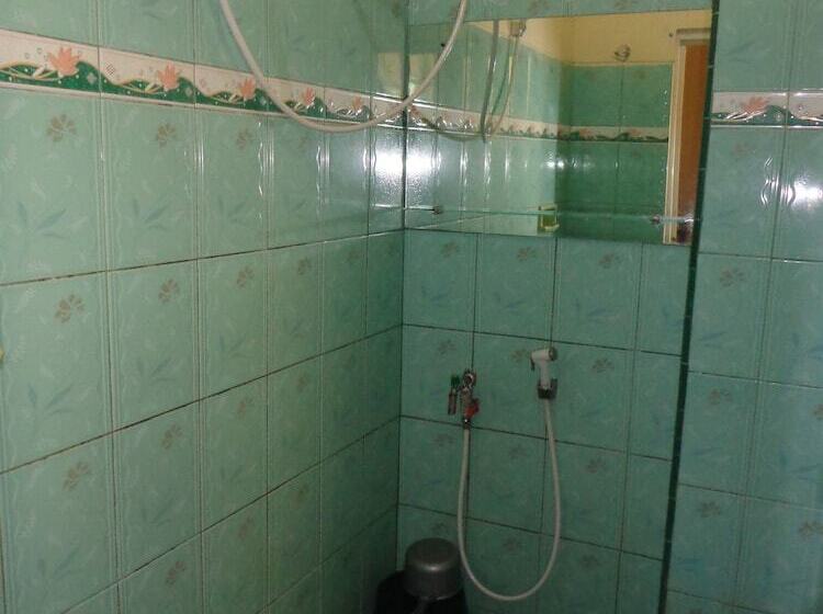 اتاق اکونومی, Musafir Inn