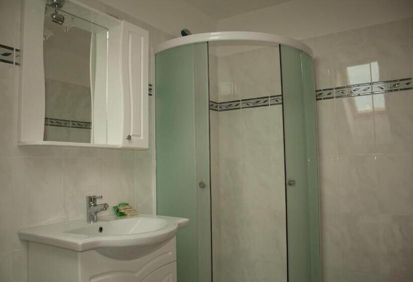 Четырехместный Номер Стандарт, Neon2 Vendégház