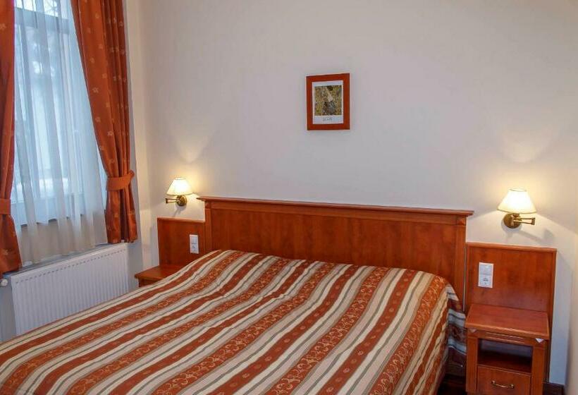 Номер Стандарт, Pannon Hotel Bejelentkezés 20 óráig, Check In Until 20 O Clock, Einchecken Bis 20 Uhr