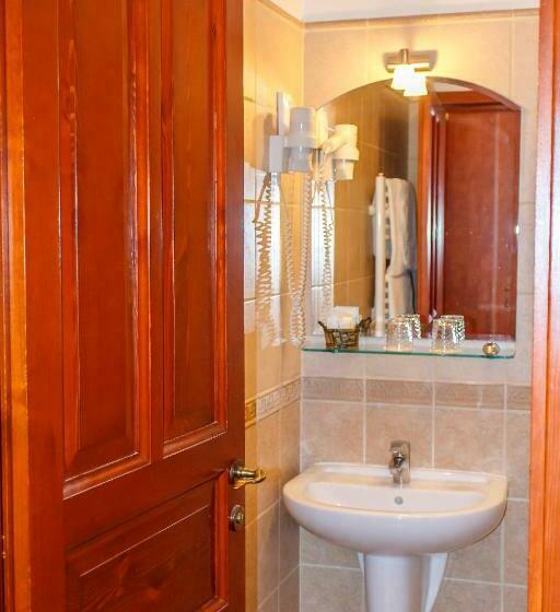 Номер Стандарт, Pannon Hotel Bejelentkezés 20 óráig, Check In Until 20 O Clock, Einchecken Bis 20 Uhr