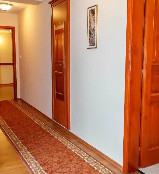 Perhesviitti 2 Makuuhuonetta, Pannon Hotel Bejelentkezés 20 óráig, Check In Until 20 O Clock, Einchecken Bis 20 Uhr