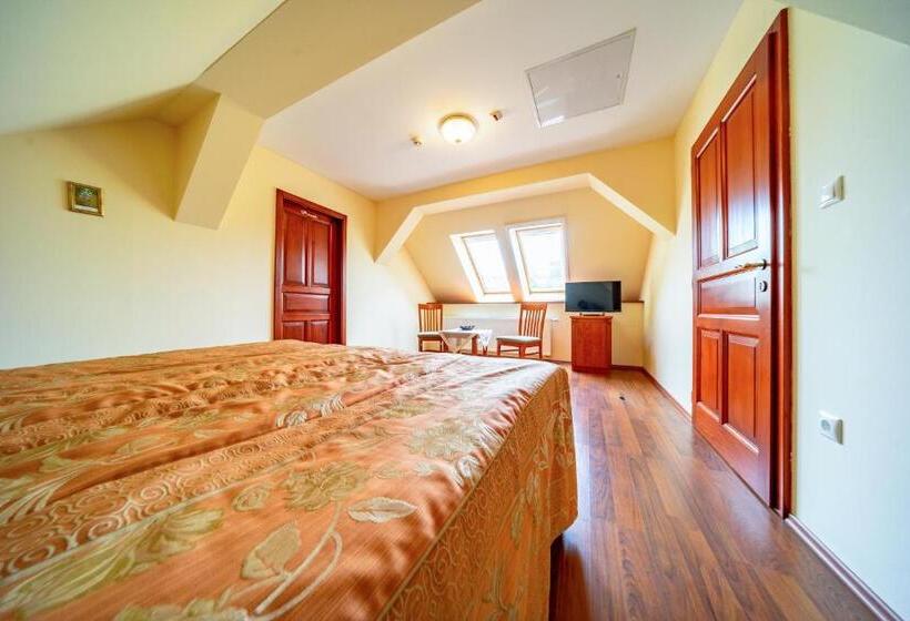 Люкс Семейный 2 Спальни, Pannon Hotel Bejelentkezés 20 óráig, Check In Until 20 O Clock, Einchecken Bis 20 Uhr