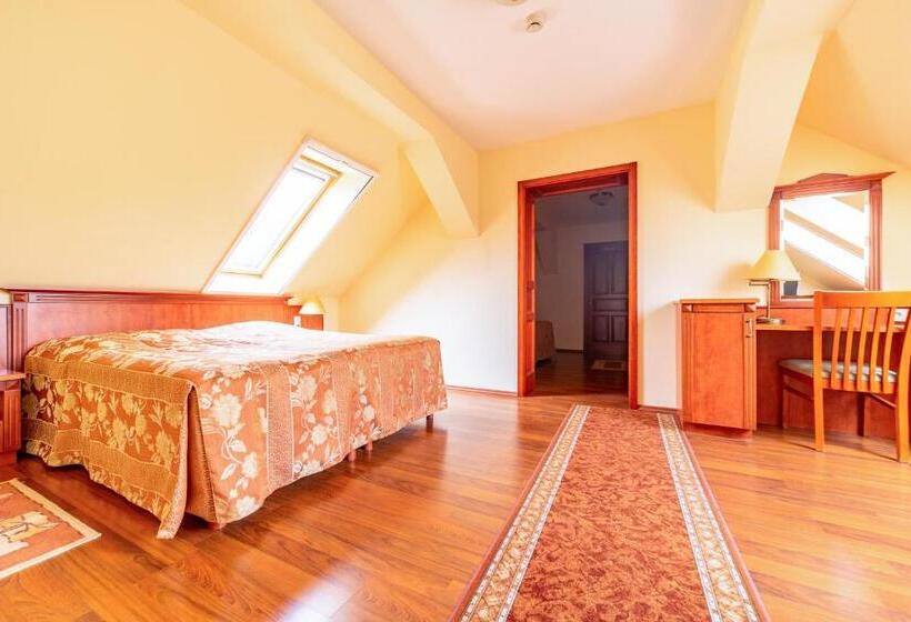 Люкс Семейный 2 Спальни, Pannon Hotel Bejelentkezés 20 óráig, Check In Until 20 O Clock, Einchecken Bis 20 Uhr