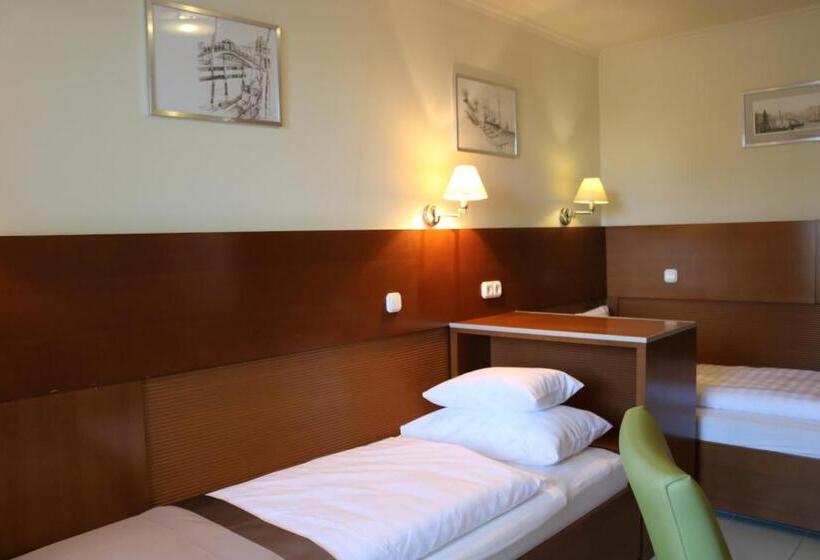 جناح عائلي, Villa Pax