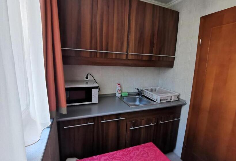 شقة غرفة واحدة, Villa Pax