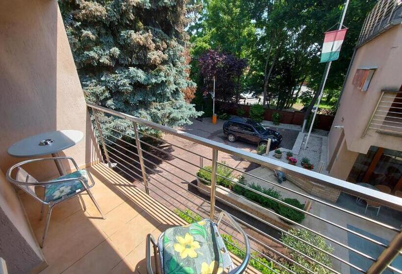 شقة غرفة واحدة, Villa Pax