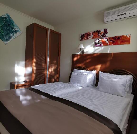 شقة غرفة واحدة, Villa Pax