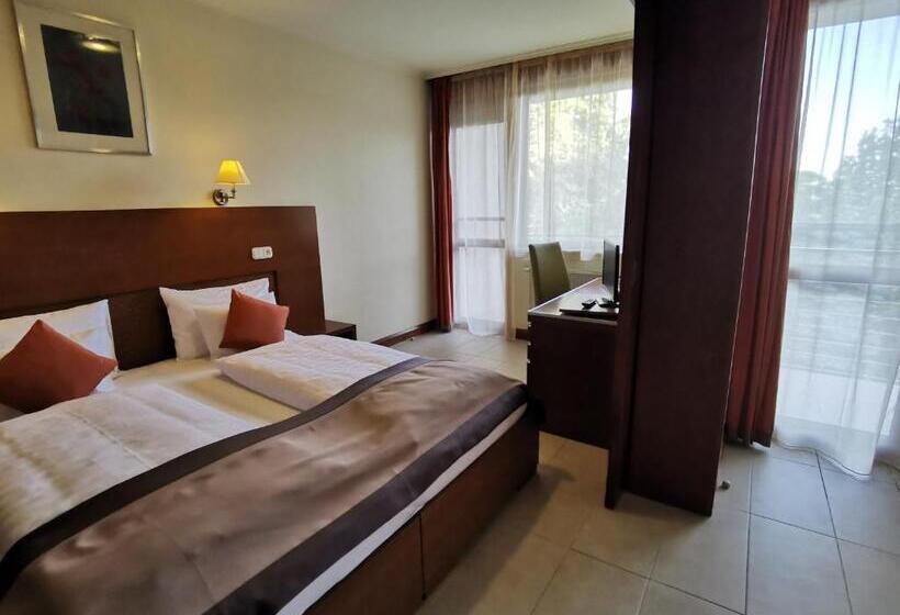 Семейный Номер, Villa Pax