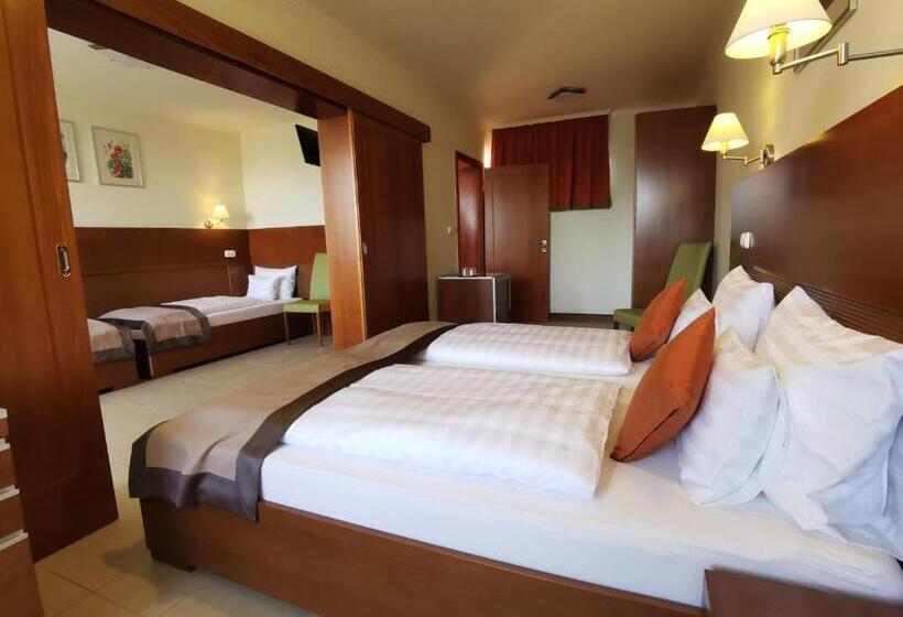 غرفة عائلية, Villa Pax