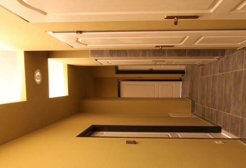 اتاق استاندارد چهارنفره با سرویس بهداشتی مشترک, Treestyle Hostel