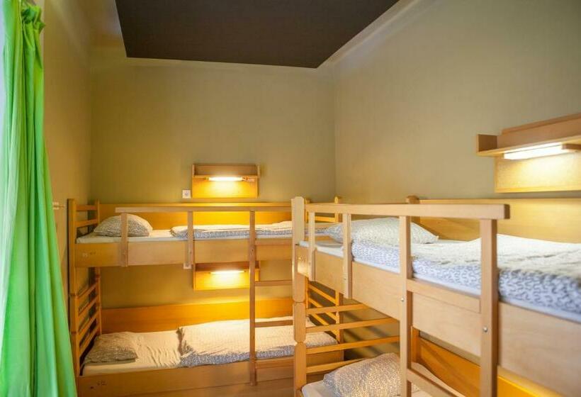 اتاق استاندارد چهارنفره با سرویس بهداشتی مشترک, Treestyle Hostel