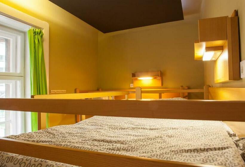 اتاق استاندارد چهارنفره با سرویس بهداشتی مشترک, Treestyle Hostel