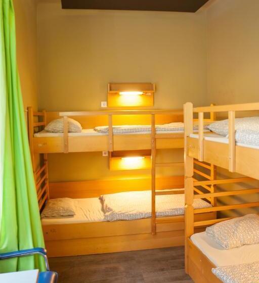 اتاق استاندارد چهار تخته, Treestyle Hostel