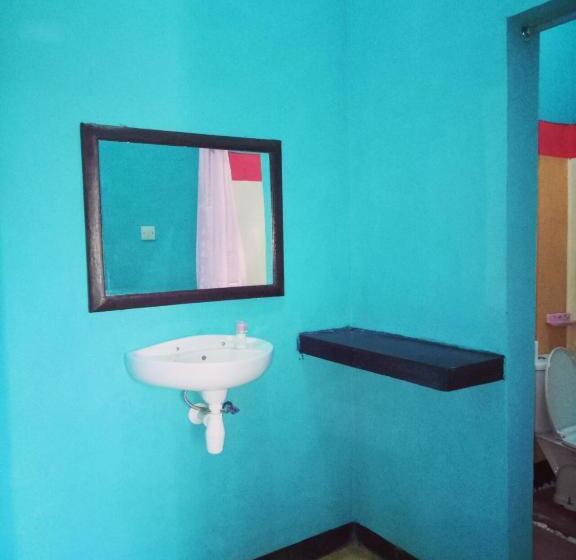 اتاق لوکس سه تخته, Breeze Hostel