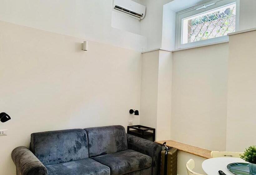 חדר אקונומי, Eccelso Suites