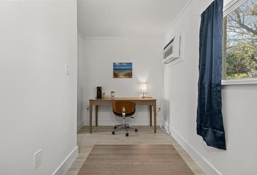 豪华三人间, Fin S Inn