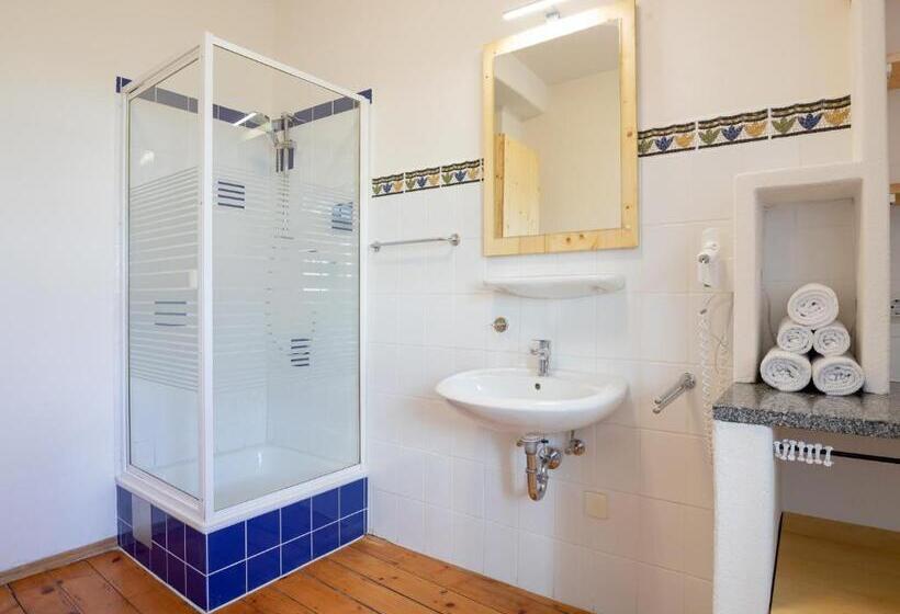 四人标准间, Goldenes Schiff