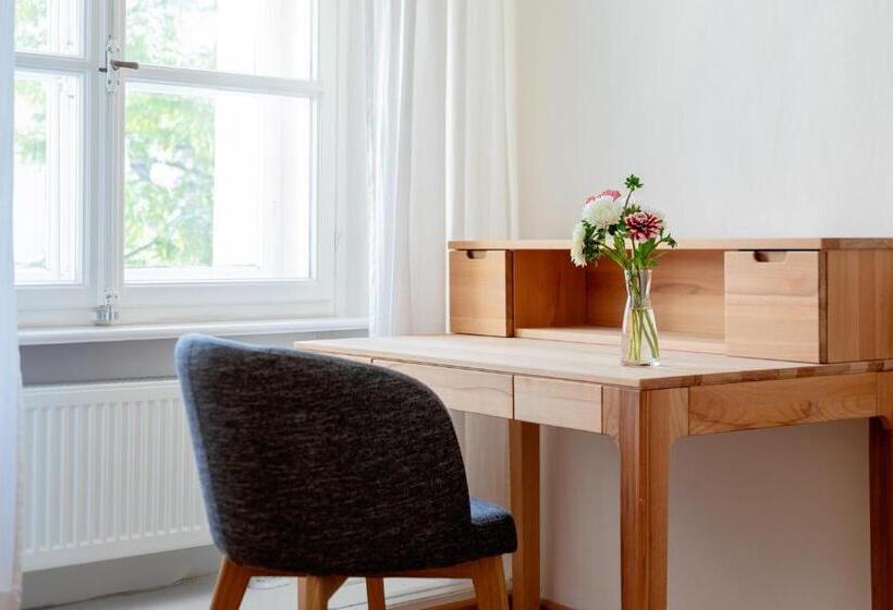 家庭工作室, Goldenes Schiff